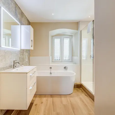 Porta Stella 2-bedroom Luxury *