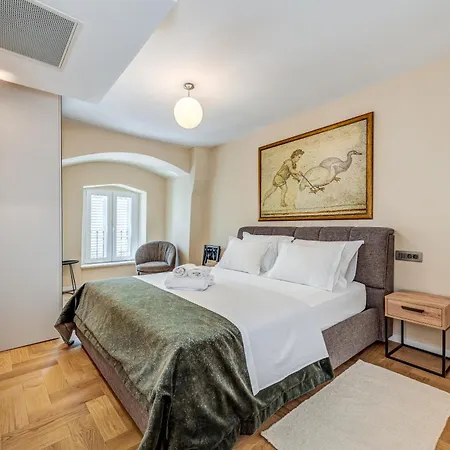 Porta Stella 2-bedroom Luxury アパート スプリト